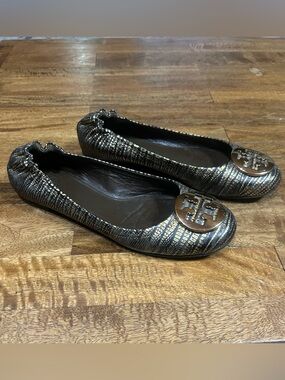 Tory Burch Reptile Embossed Reva Ballet Flats Metallic Gold Black size 8